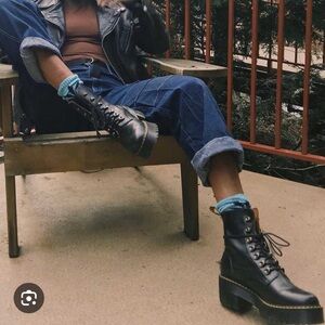 Dr. Martens Leona boots